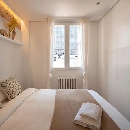 Premium Location! Gran Via & Free Parking Apartment